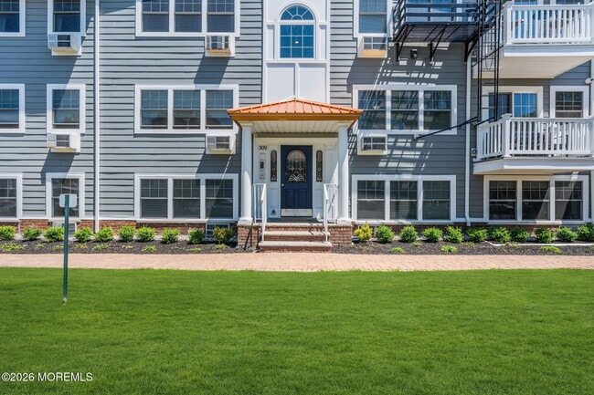 Building Photo - 309 4th Ave