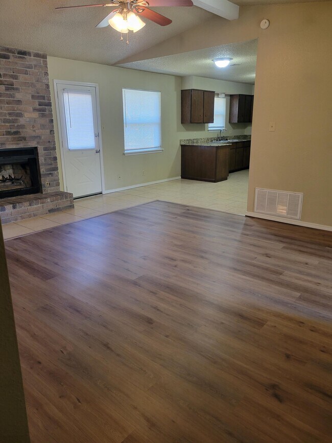 Foto del edificio - 13734 S Glen Pl