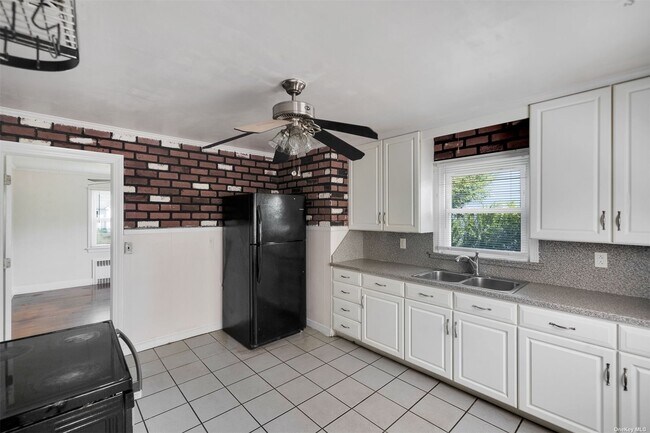 Foto del edificio - 1121 Woodcrest Ave