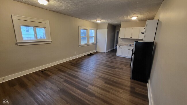 Foto del edificio - 3611 E Vermont St