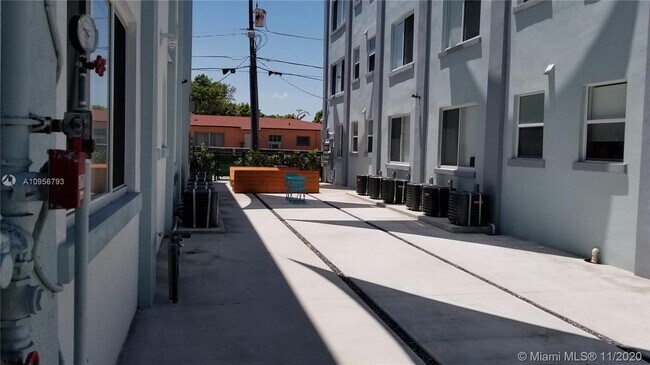 Foto del edificio - 1814 SW 22nd Ave