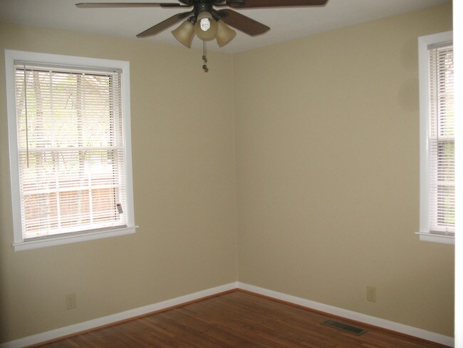 Foto del edificio - 2513 Ashwood Ave