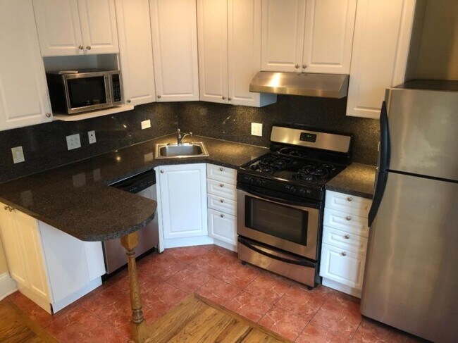 Building Photo - 2 bedroom in CHICAGO IL 60618