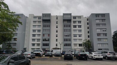Building Photo - 9001 SW 77th Ave