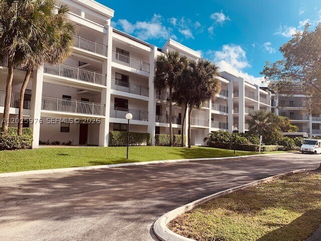 Foto del edificio - 16171 Blatt Blvd