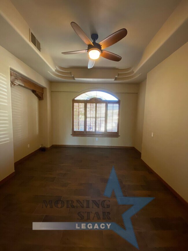 Building Photo - REDUCED! Over 3000 sq ft Stunning 3 bedroo...