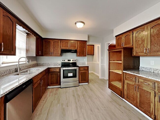 Building Photo - 9900 Taylor Dr