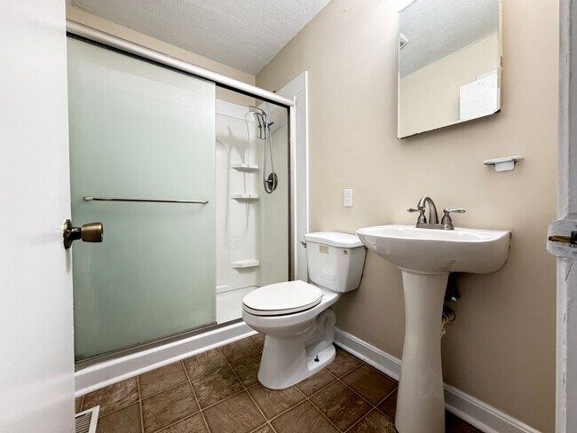 Foto del edificio - 825 Parkway Dr