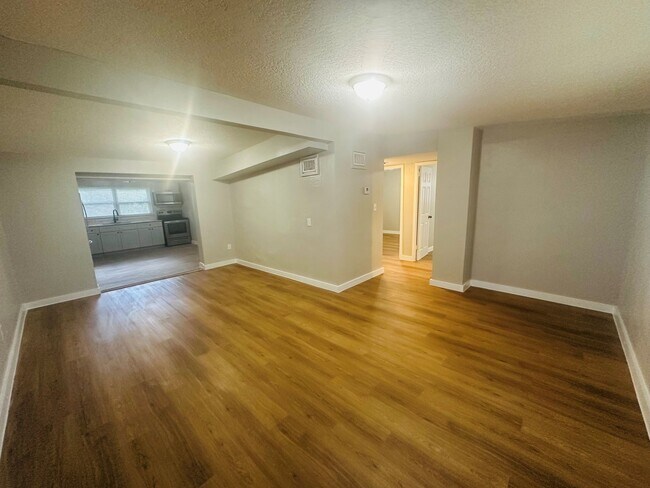 Foto del edificio - 2558 Spirea St
