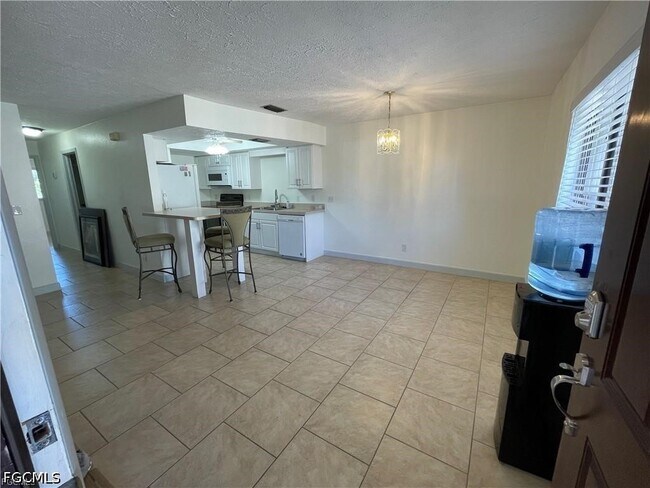 Foto del edificio - 151 Cape Coral Pkwy W