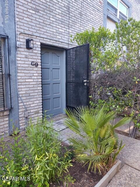 Building Photo - 6700 Escondido Dr