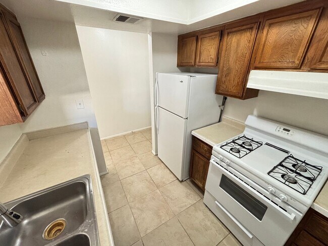 Foto del edificio - 2883 Wheelwright Dr