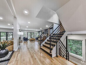Building Photo - 120 Huntcliff Point NE