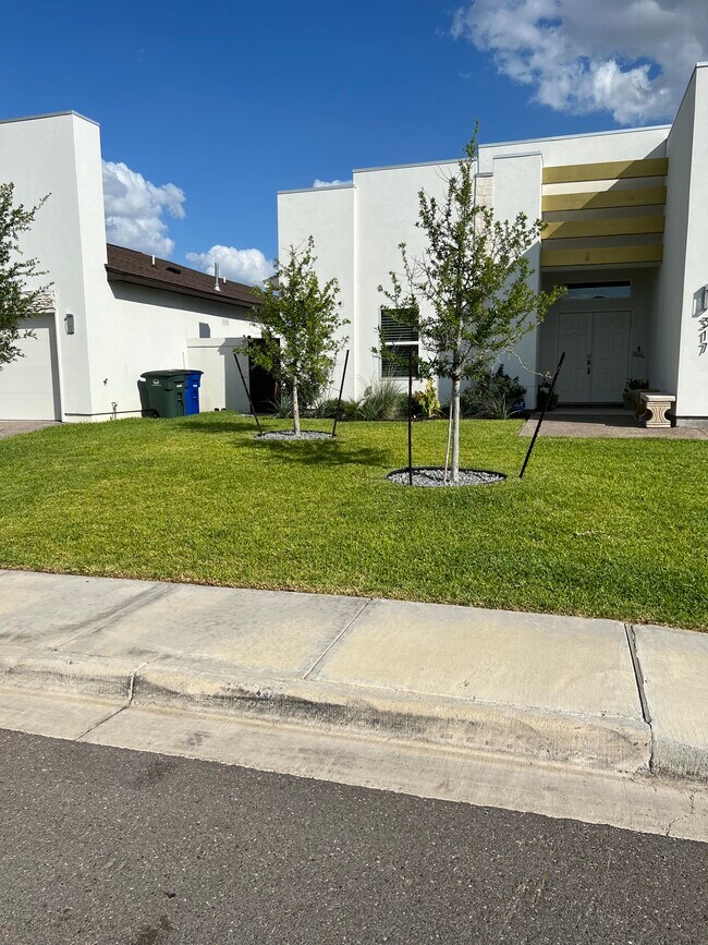 Building Photo - 317 Alex Haley Dr