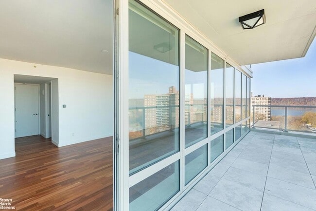 Building Photo - 640 W 237th St