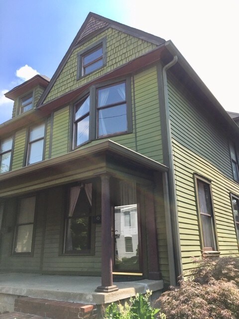 Primary Photo - 421 N College Ave