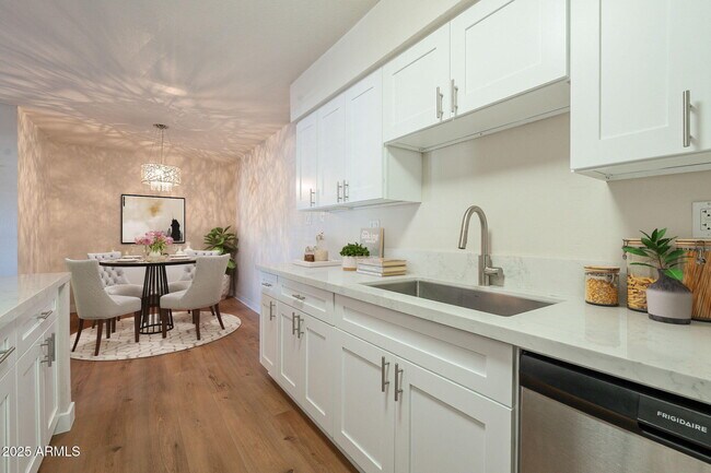 Foto del edificio - 5995 N 78th St