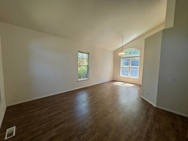 Building Photo - 12950 SW Mayview Way