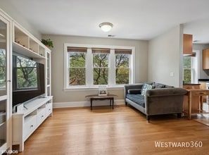 Building Photo - 2656 W Lunt Ave