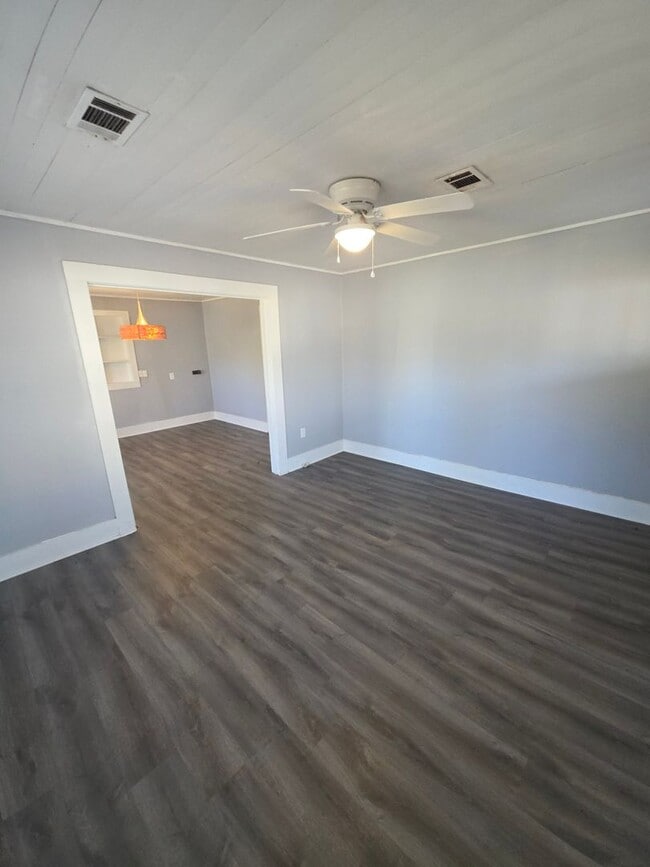 Building Photo - 418 E L St