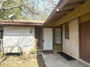 Building Photo - 421 Live Oak St