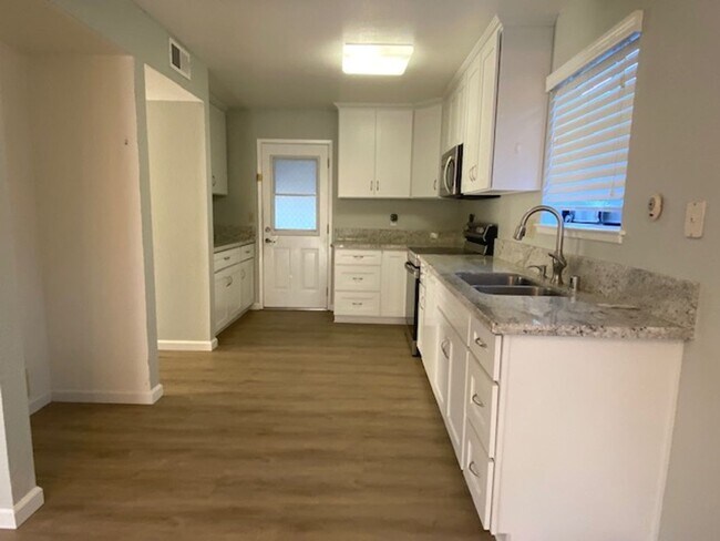 Foto del edificio - Nice Roseville home