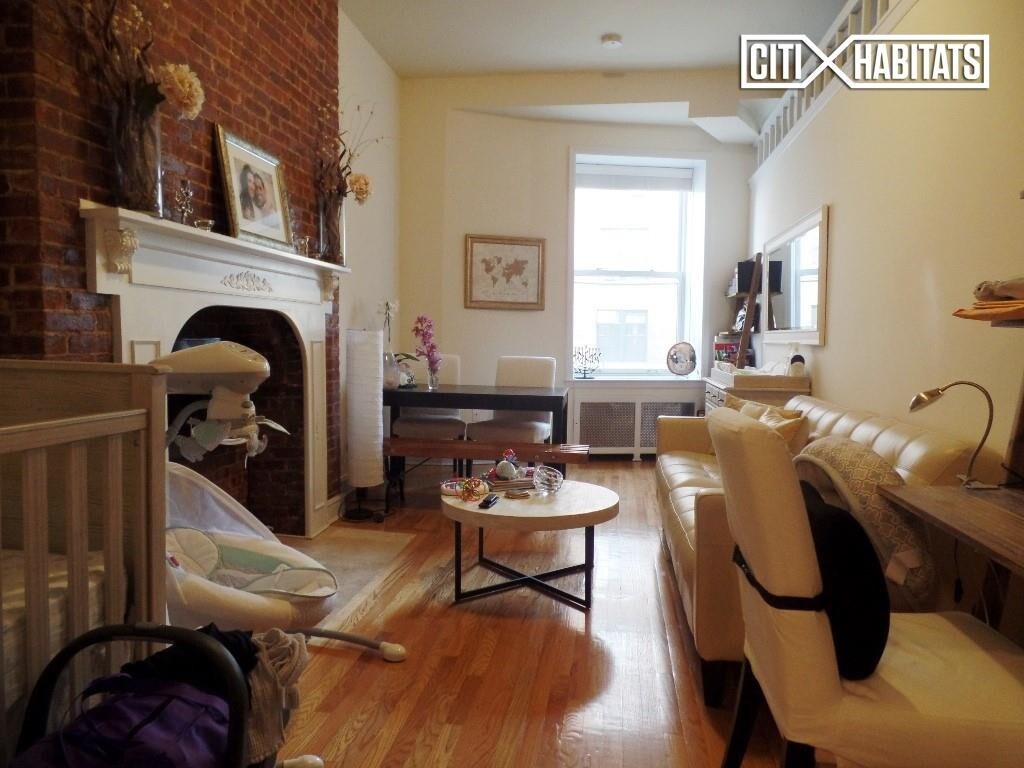 Primary Photo - 316 W 75th St