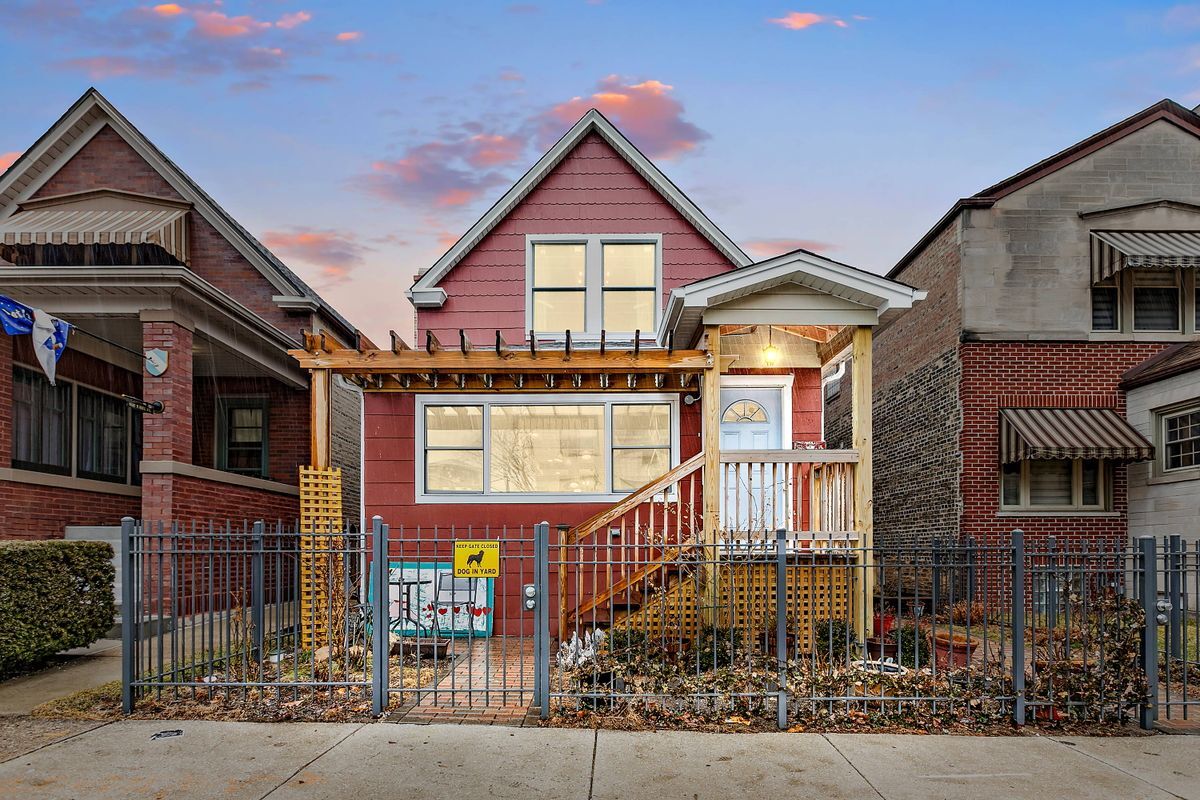 Primary Photo - 6069 N Ridge Ave