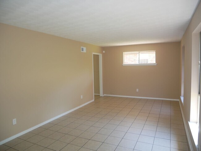 Foto del edificio - ****JUST REDUCED****1416 Vicksburg Drive S...