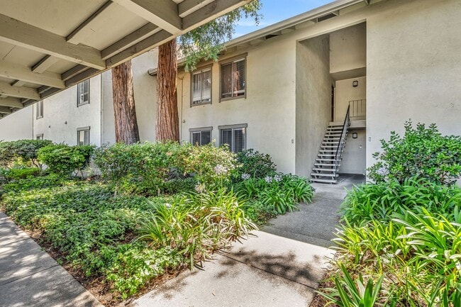 Photo - 2562 Walnut Blvd #57 House