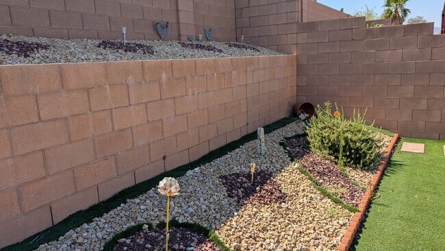 Foto del edificio - 653 Timberfalls Ln