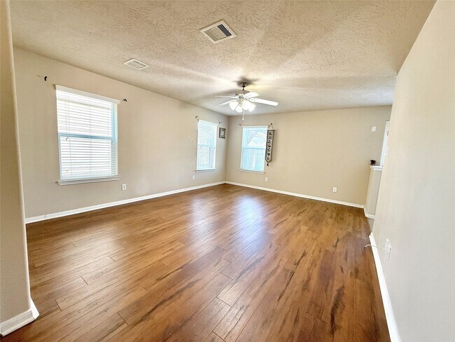 Building Photo - 2042 Nichole Woods Dr