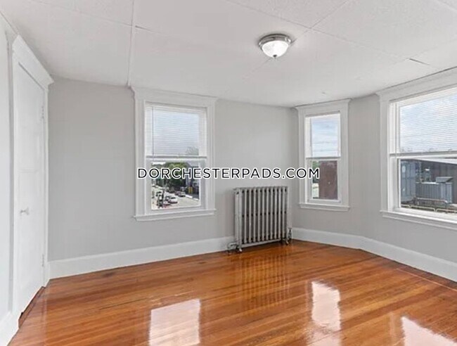 Building Photo - 156 Talbot Ave