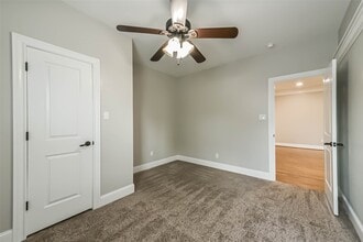 Building Photo - 1317 Chantilly Ln