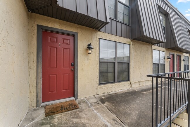 Building Photo - 10302 W Winston Ave
