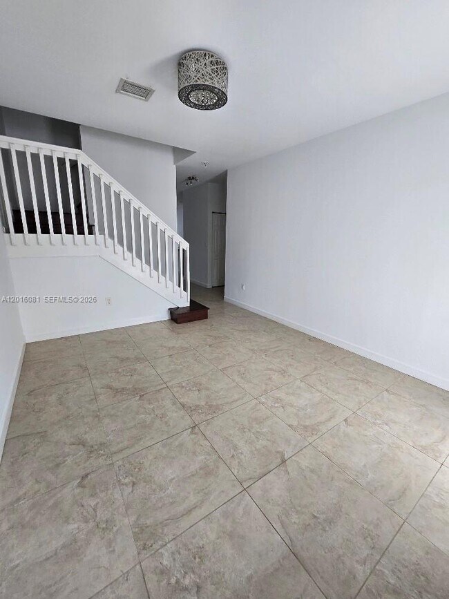 Foto del edificio - 5810 NW 104th Path
