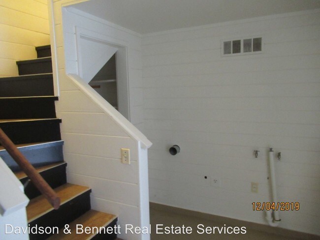 Building Photo - 2 br, 2 bath House - Ramona 5 Ave.