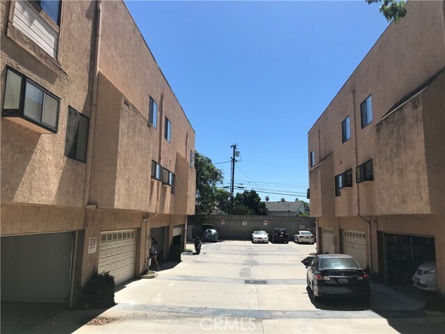 Building Photo - 6236 Rosemead Blvd