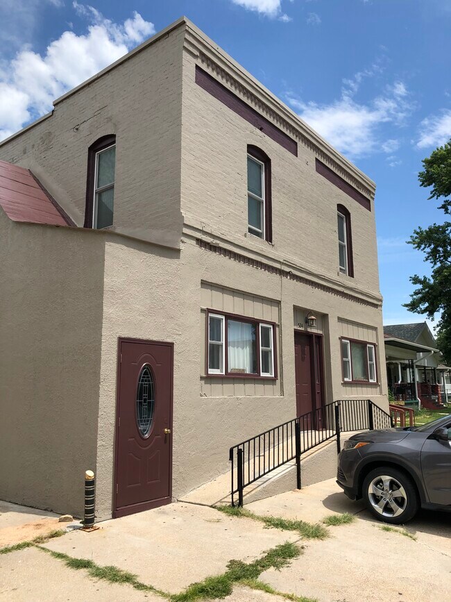 Building Photo - 524 W 8th St