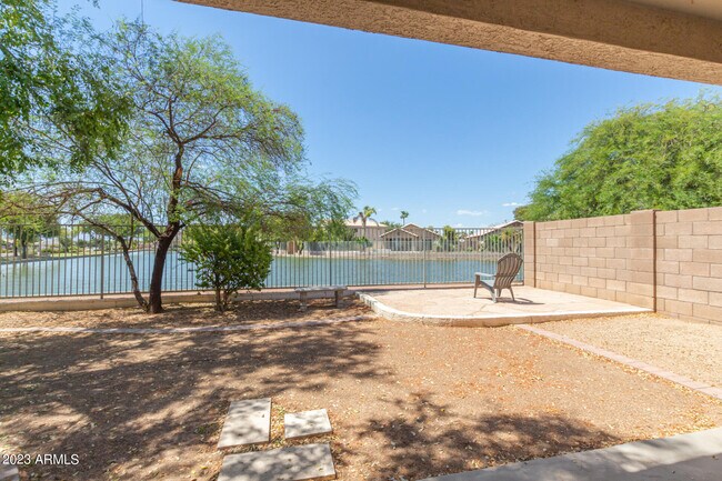 Foto del edificio - 1944 N 107th Dr