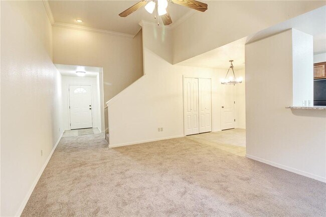 Foto del edificio - 1730 N Chestnut Ave
