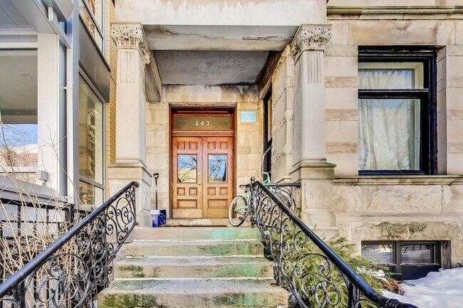 Foto del edificio - 643 W Wrightwood Ave