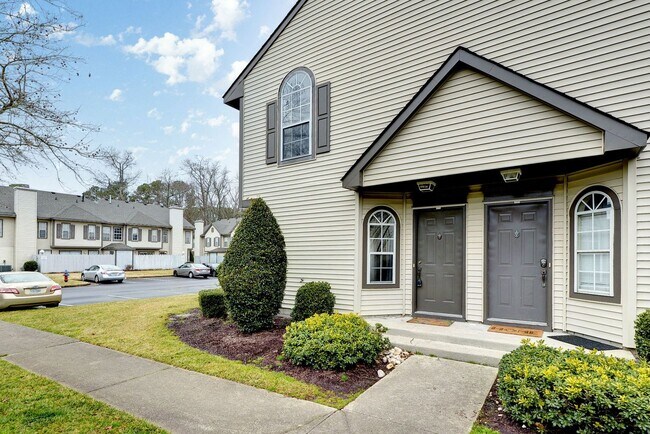 Building Photo - OPEN HOUSE SAT 4/13/24 11:30 AM - 12:30 PM