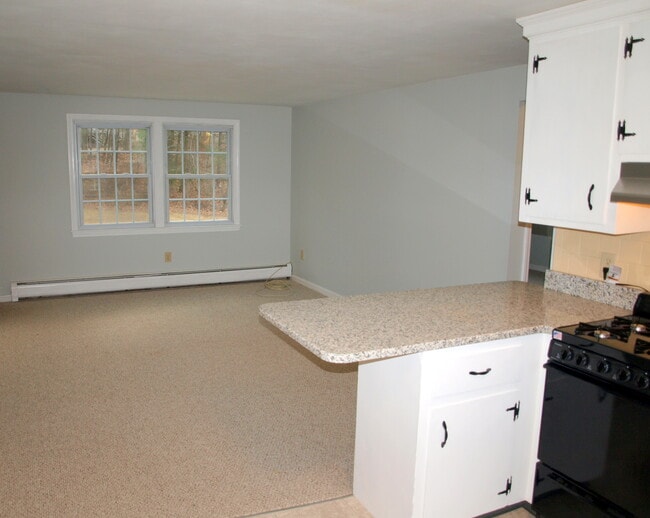 Building Photo - 180 Tyngsboro Rd