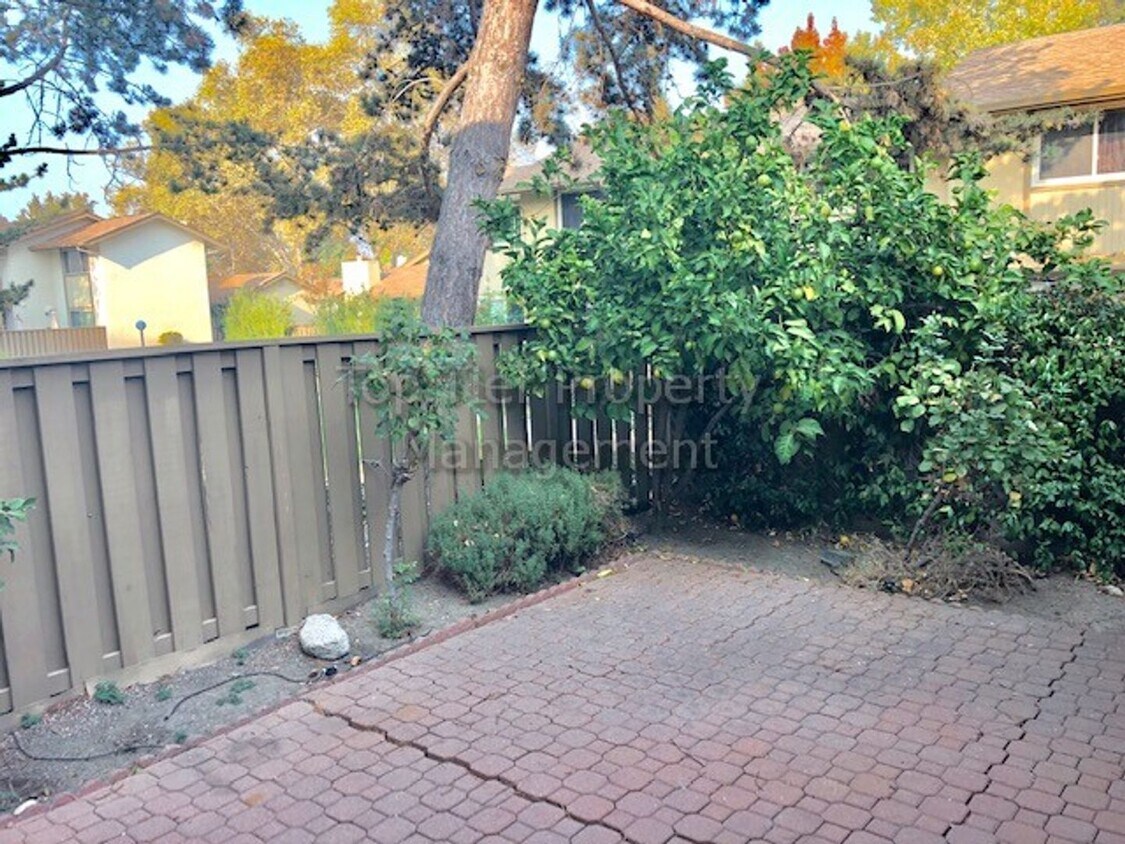 Building Photo - Beautiful 2 Bd/2 Ba 1036 sf Walnut Creek t...