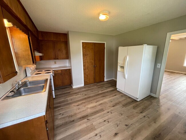 Building Photo - 908/910 Bagwell drive