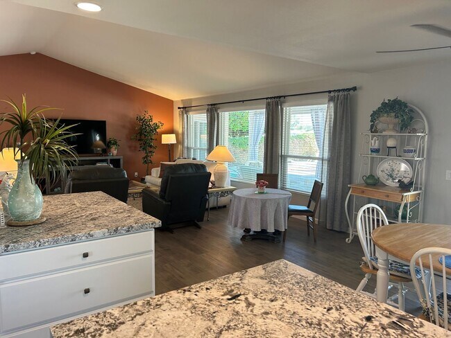 Foto del edificio - Waterfront Short term vacation Rental