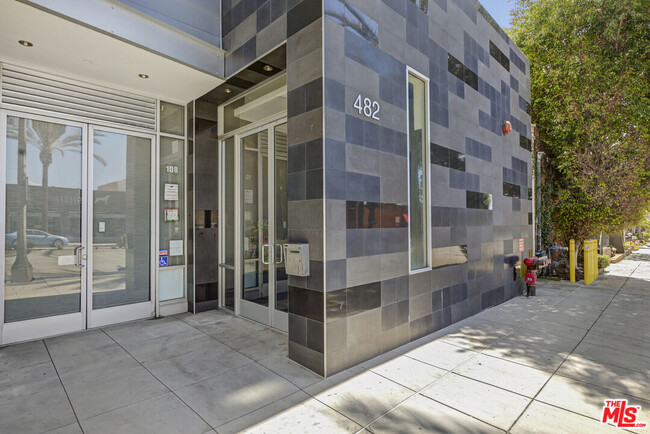Foto del edificio - 482 S Arroyo Pkwy
