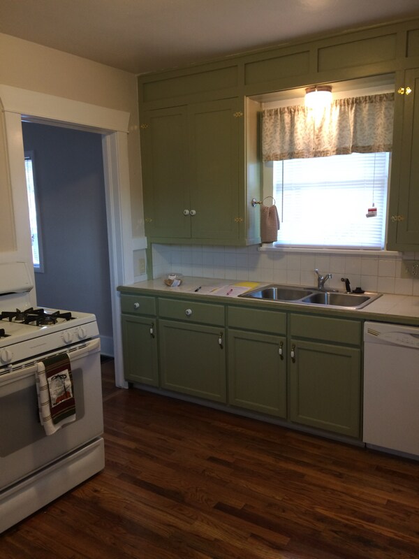 Building Photo - 415 6th St S