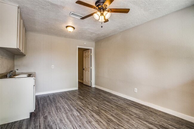 Foto del edificio - 4820 Oak Ave